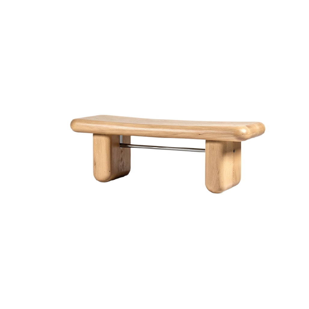 **Houten bank met gebogen ontwerp en metalen versteviging**
